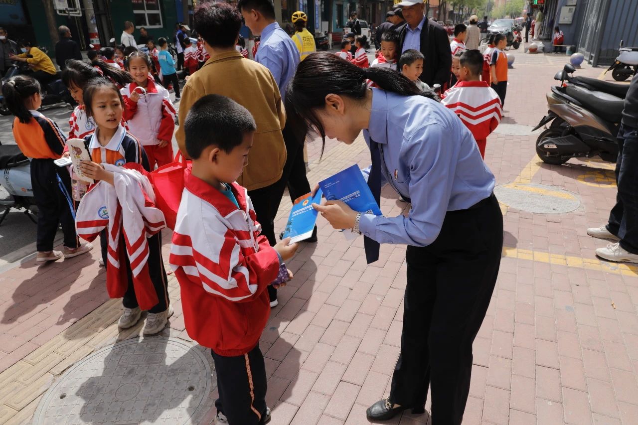 进社区.jpg 进社区.jpg